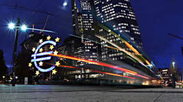 AB Euro Bölgesi için büyüme tahminini düşürdü