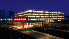 Akbank'tan ikinci çeyrekte 2,1 milyar net kâr