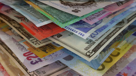 Dolar, euro karşında değerleniyor