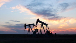 Global petrol piyasasında arz bolluğu devam ediyor