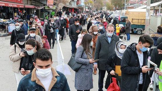 Ucuz ekmek kuyruğu oluştu!