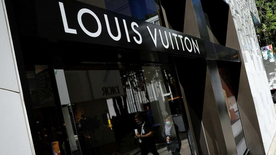 Louis Vuitton krizlere rağmen bir ilki başardı!