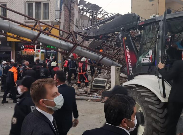 Malatya'da bina çöktü! 4 kişi gözaltında - Resim : 2