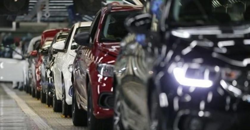 Otomobil ve hafif ticari araç pazarı Ağustos'ta daraldı