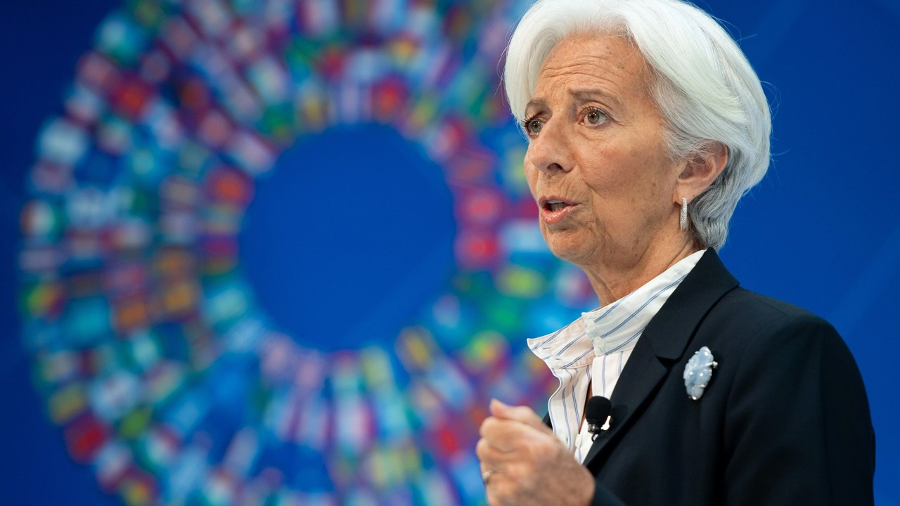 ECB Başkanı Lagarde, enflasyonun ocaktan itibaren düşmesini bekliyor