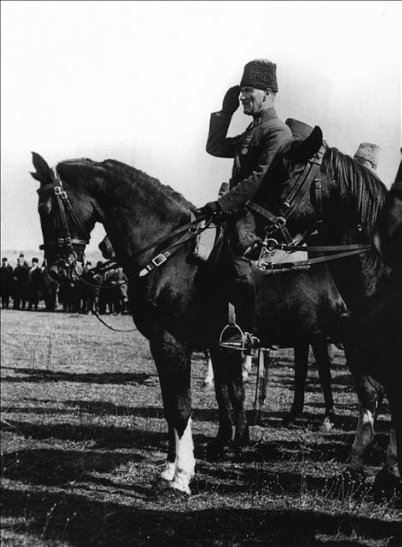 Mustafa Kemal Atatürk'ün en güzel fotoğrafları ve en unutulmaz sözleri - Resim: 1