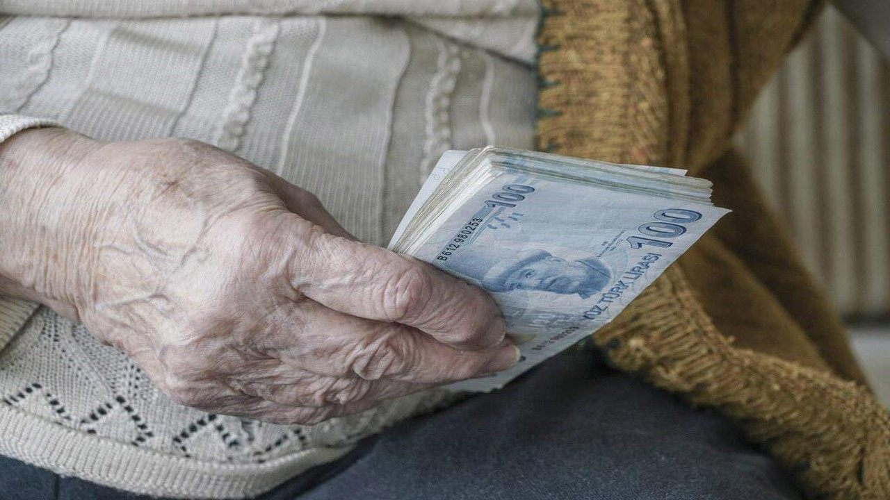 Memur emeklilerin maaş farkı bugün ödenmeye başlıyor